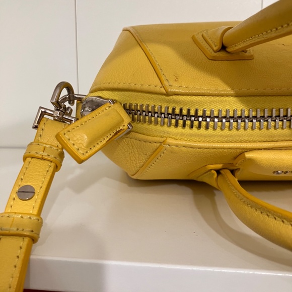 Authentic Givenchy Antigona - Picture 11 of 15